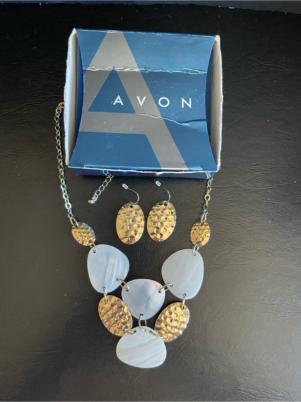 2009 Avon hammered gold tone and mother of pearl necklace with Matching Earrings